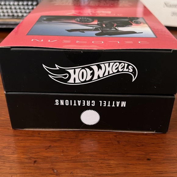 HOT WHEELS DELOREAN DMC -12 CAR COLLECTIBLE - Picture 6 of 9